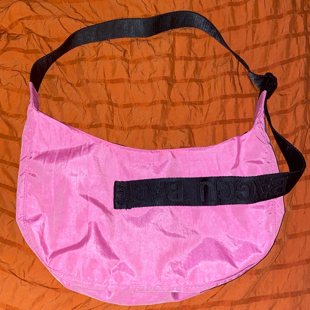 Hot Pink Medium Crescent BAGGU